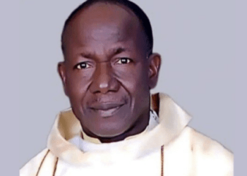 Padre é queimado vivo durante ataque em igreja católica da Nigéria