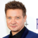 Jeremy Renner teve tronco esmagado em acidente, mostra registro na polícia