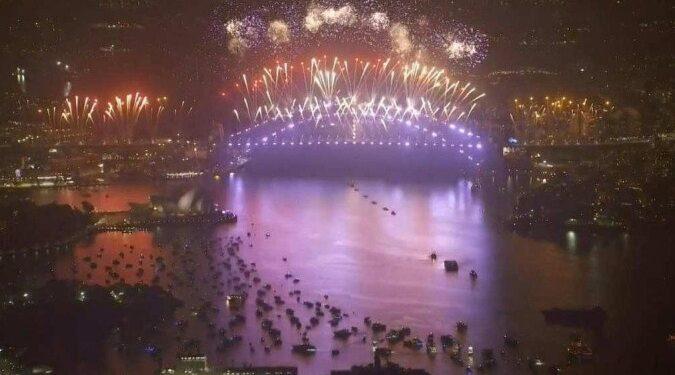 Mundo celebra 2023 com festas e queima de fogos em cartões portais famosos