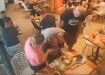 Policial federal salva criança engasgada no RJ; veja vídeo