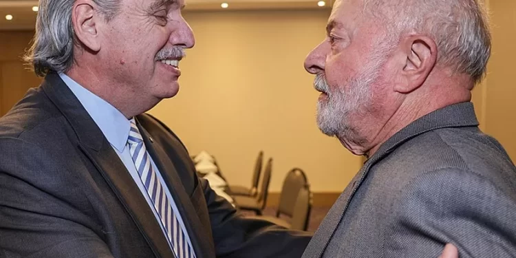 Brasil e Argentina podem dar início a moeda comum na América Latina