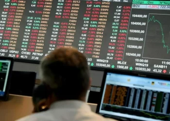 Bolsas de NY fecham sessão em alta, mas balanços de Intel e Chevron fream DJ