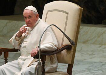 Papa Francisco esclarece comentários sobre homossexualidade e pecado em nota