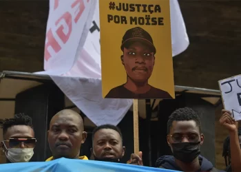 ‘Muitos Moïse morrem por dia’, diz irmão de congolês assassinado há um ano no Rio
