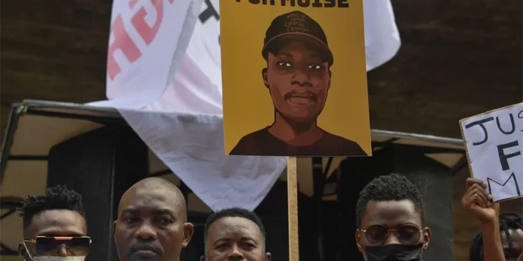 ‘Muitos Moïse morrem por dia’, diz irmão de congolês assassinado há um ano no Rio