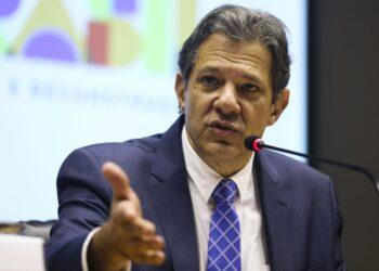 Bolsa sobe 2% e dólar cai a R$ 5,10 após declarações de Haddad sobre política fiscal e PIB da China