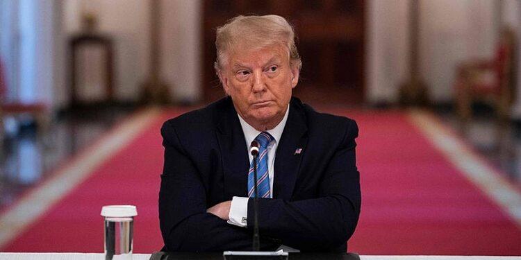 Acusado de estupro, Trump confunde suposta vítima com ex-mulher em foto