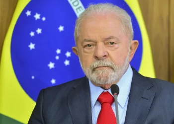 Governo Lula exonera mais cinco militares que atuavam no Planalto