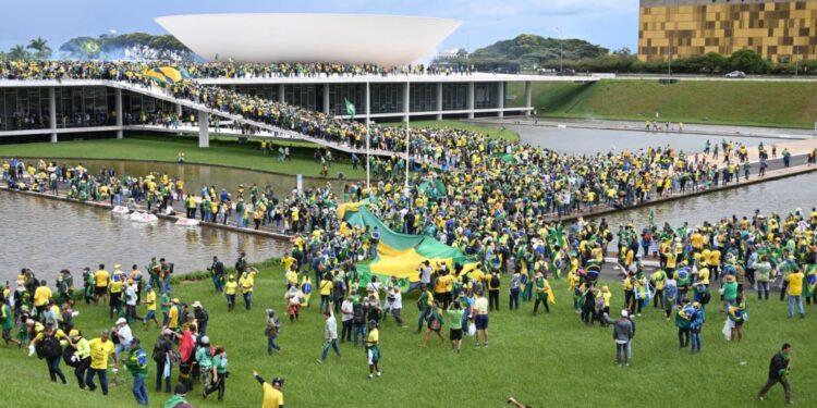 Entenda quais são os crimes em invasão golpista na Esplanada
