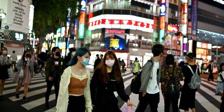 Japão planeja rebaixar status do coronavírus no início de maio