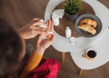 Por que alguns remédios não devem ser tomados com café, chá ou chocolate quente