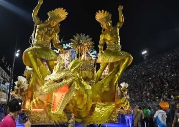 Beija-Flor leva o tradicional prêmio Estandarte de ouro