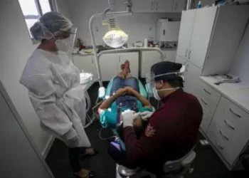 Predisposição para problemas bucais pode estar ligado a declínios no cérebro