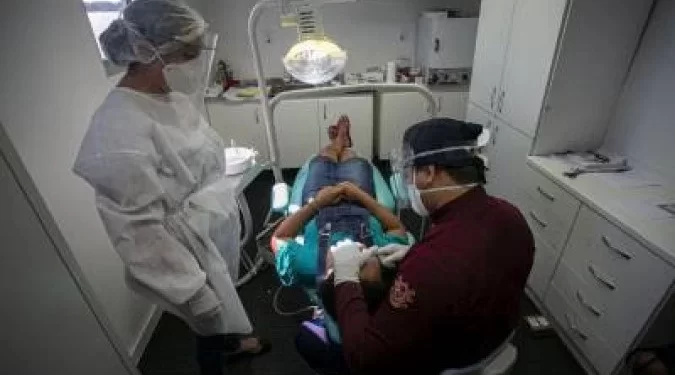 Predisposição para problemas bucais pode estar ligado a declínios no cérebro