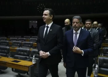Lira e Pacheco enfrentam imbróglio na corrida por comissões permanentes
