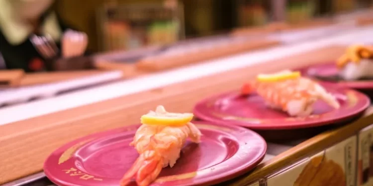 Brincadeiras anti-higiênicas em restaurantes de sushi provocam indignação no Japão