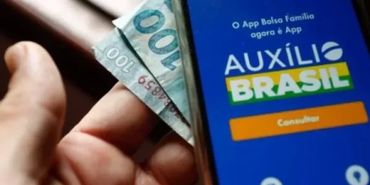 Governo diminui de 40% para 5% o limite de desconto do consignado no Auxílio Brasil