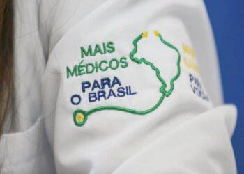 Governo ampliará Mais Médicos com prioridade aos brasileiros