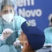 Brasil chega a 700 mil mortes por covid e ministério reforça vacinação