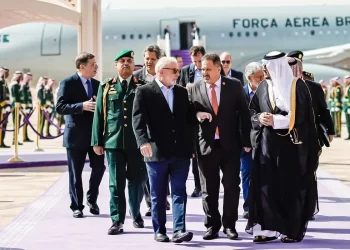 Lula desembarca na Arábia onde apresenta projetos de investimento