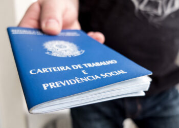 Brasil gera mais de 190 mil postos com carteira assinada em outubro