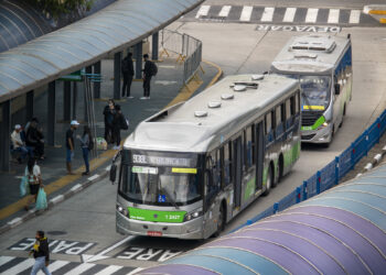 Motoristas de ônibus marcam greve para esta sexta-feira em SP
