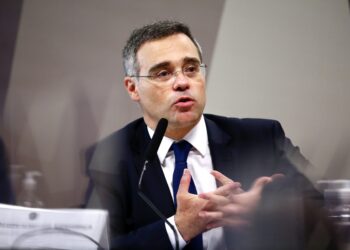 Mendonça vota contra liberação de regras fiscais para precatórios