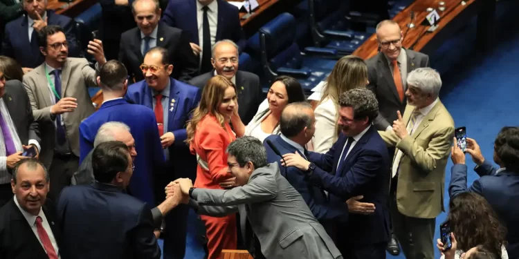 Cesta básica, combustível, serviços: o que muda com reforma tributária