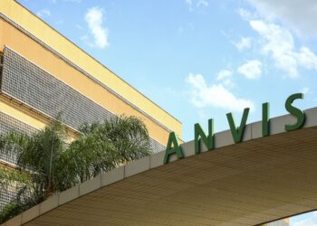 Anvisa cancela mais de 1,2 mil pomadas para cabelo; veja lista dos produtos autorizados