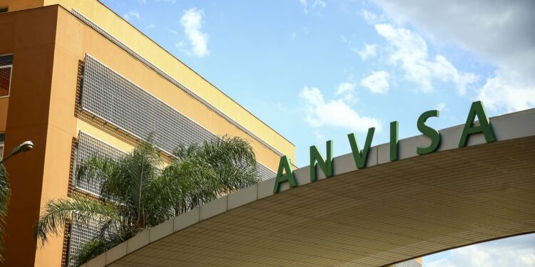 Anvisa cancela mais de 1,2 mil pomadas para cabelo; veja lista dos produtos autorizados