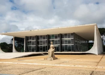 Maioria do STF vota para levar julgamento de políticos para turmas