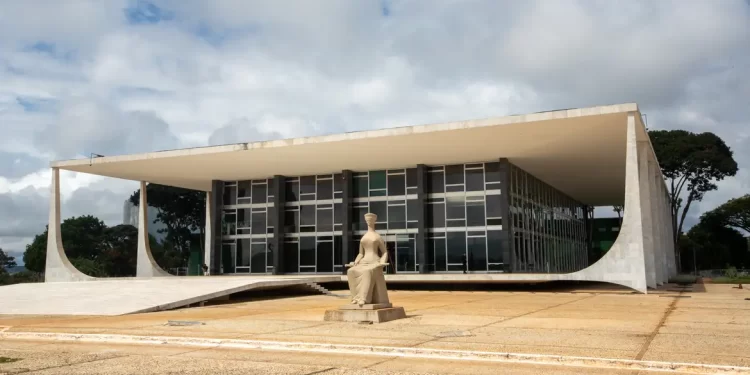 Maioria do STF vota para levar julgamento de políticos para turmas