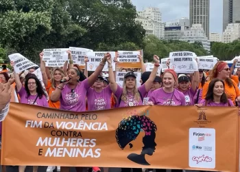 Lula sanciona lei que protege mulheres de violência em bares e shows