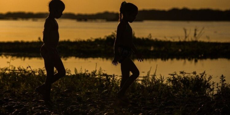 Meninas são mais afetadas por mudanças climáticas