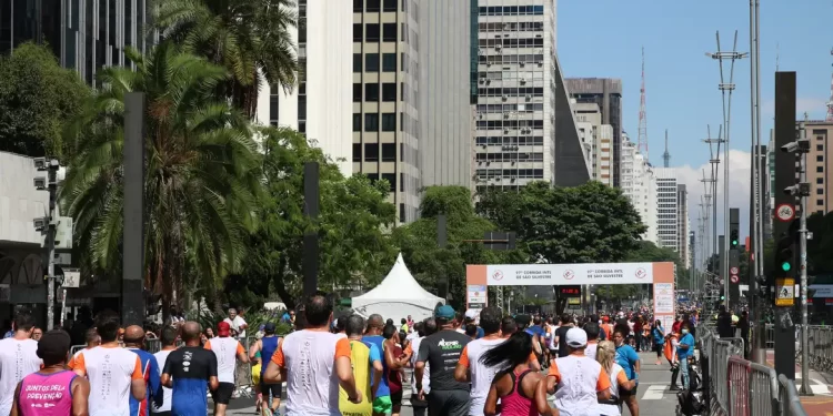 Tradicional corrida de São Silvestre reúne 35 mil atletas em SP