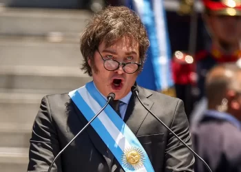 Milei diz que fará plebiscito caso Congresso recuse pacote de medidas