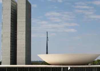 Câmara aprova auxílio para alunos de baixa renda do ensino médio