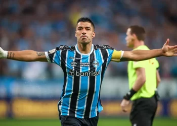 Suárez e Aline Gomes ganham Bola de Ouro do Campeonato Brasileiro