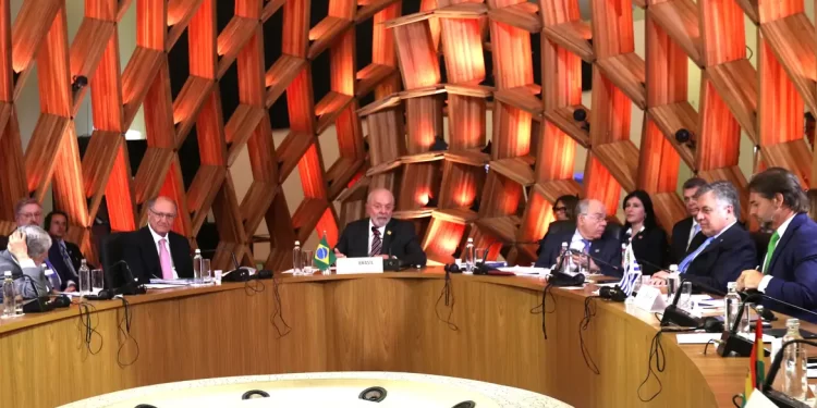 “Crescente preocupação”, diz Lula sobre crise entre Venezuela e Guiana