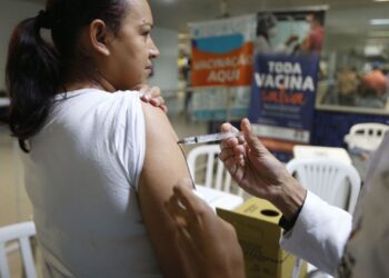 País ainda enfrenta desconfiança em relação à vacinação