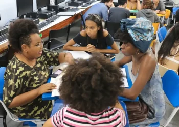 Estudantes da UFRJ poderão fazer cursos gratuitos em empresa chinesa
