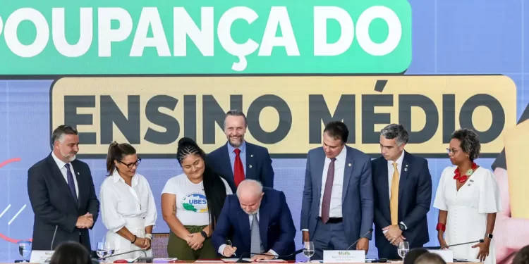 Ministro defende participação da sociedade para sucesso da educação