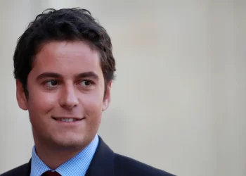 Aos 34 anos, Gabriel Attal é o mais jovem primeiro-ministro da França