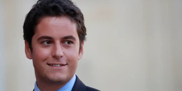 Aos 34 anos, Gabriel Attal é o mais jovem primeiro-ministro da França