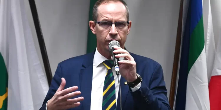 Capelli diz deixar ministério com sentimento de dever cumprido