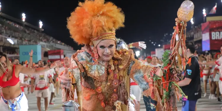 Ensaios técnicos levam emoção do público às escolas de samba do Rio