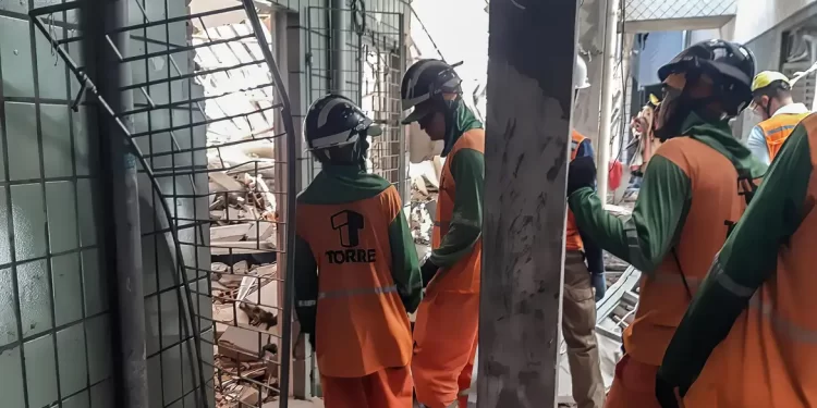 Sobe para cinco total de mortos em desabamento em Aracaju