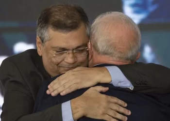 Dino ressalta recuo em crimes letais em 2023 no último dia no MJ