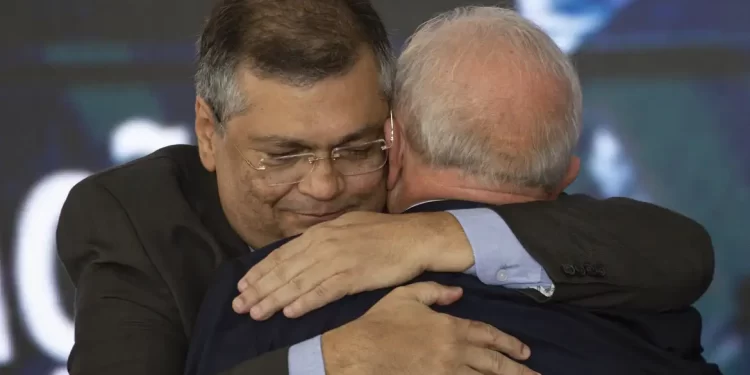 Dino ressalta recuo em crimes letais em 2023 no último dia no MJ