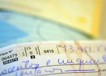 Uso de cheques no Brasil cai 95% desde 1995